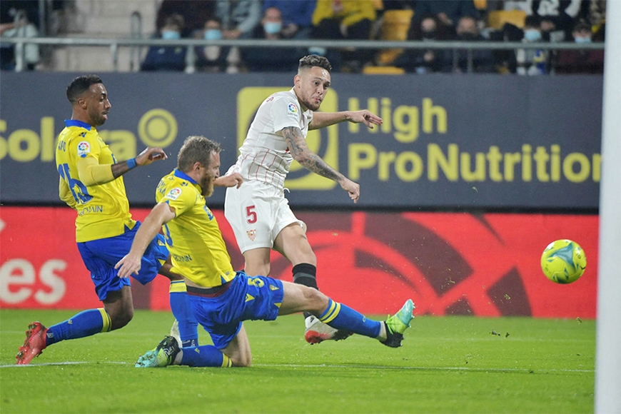 Sevilla “phả hơi nóng” vào Real Madrid trong cuộc đua vô địch