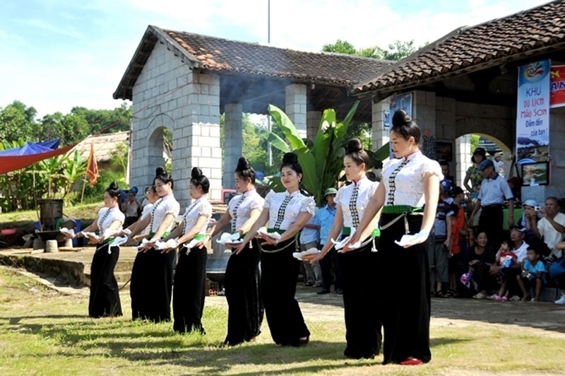 Đồng bào của 13 dân tộc tham gia chương trình “Hương xuân vùng cao”