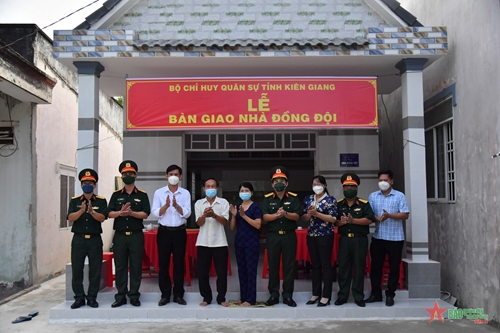 Bộ CHQS tỉnh Kiên Giang bàn giao nhà đồng đội