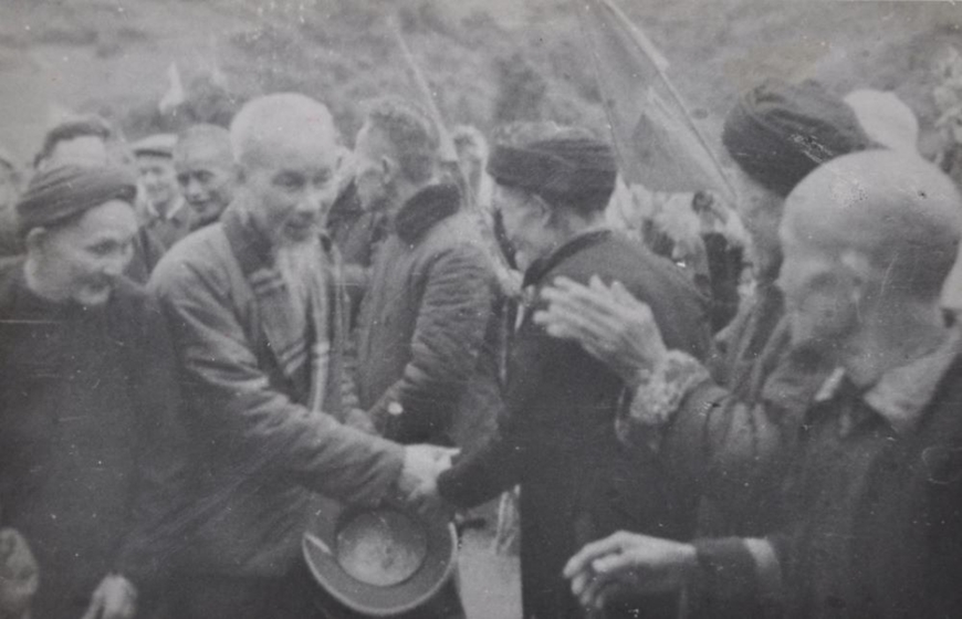 Ngày 26-1-1941: Là ngày bế giảng lớp huấn luyện cán bộ Việt Minh đầu tiên