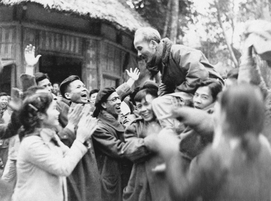 Ngày 26-1-1941: Là ngày bế giảng lớp huấn luyện cán bộ Việt Minh đầu tiên