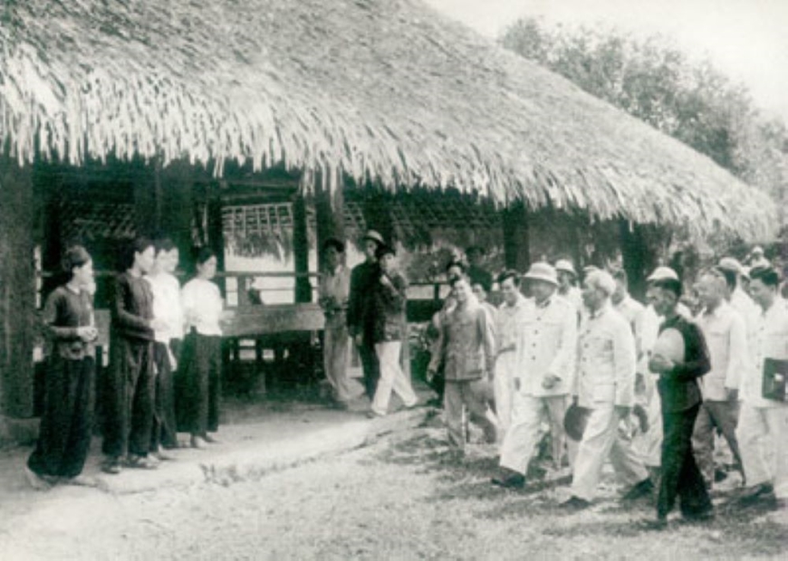 Ngày 22-1-1968: Bác Hồ gửi thư khen quân dân Việt Bắc