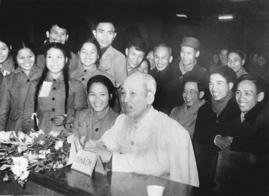 Ngày 19-1-1959: Bác căn dặn “thanh niên phải làm đầu tàu, xung phong gương mẫu”