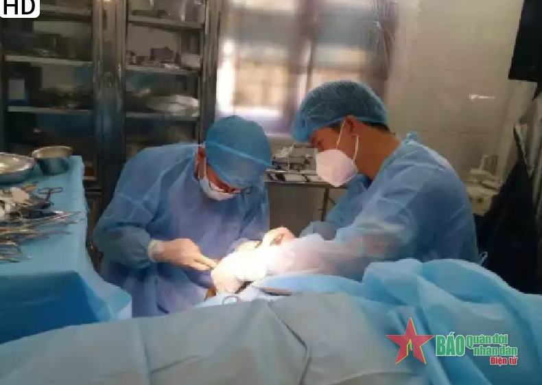 Bệnh xá đảo Song Tử Tây cấp cứu ngư dân bị tai nạn lao động Bệnh xá đảo Song Tử Tây cấp cứu ngư dân bị tai nạn lao động