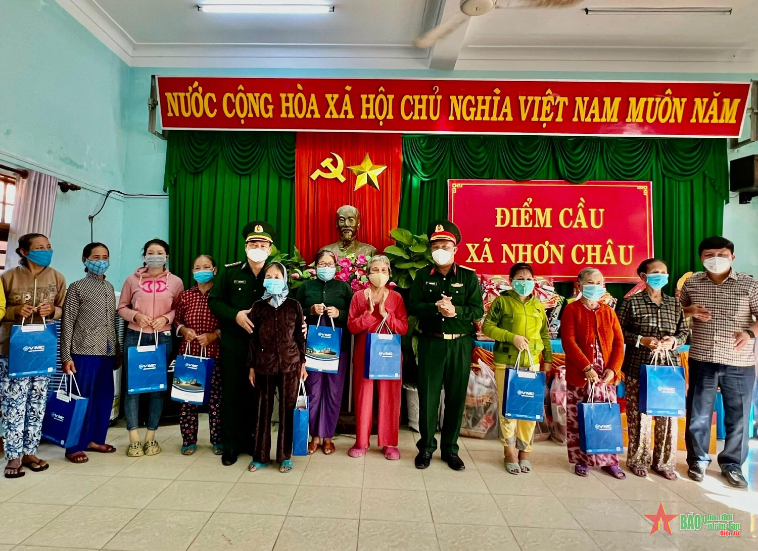 Lãnh đạo tỉnh Bình Định thăm, chúc Tết quân và dân xã đảo tiền tiêu Nhơn Châu