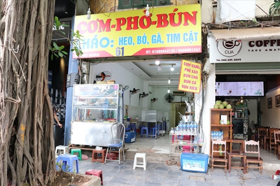 Hà Nội: Chuyển sang vùng vàng, hàng quán nhiều phường ở quận Hoàn Kiếm được bán tại chỗ