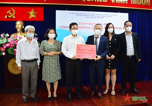 TP Hồ Chí Minh tiếp nhận 10.000 máy đo huyết áp dành cho người cao tuổi