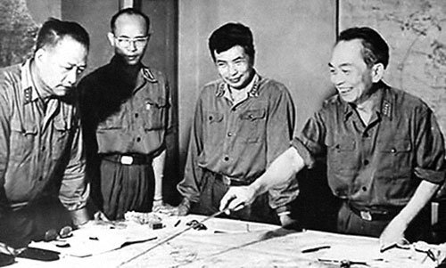 Giây phút xúc động ở Tổng hành dinh