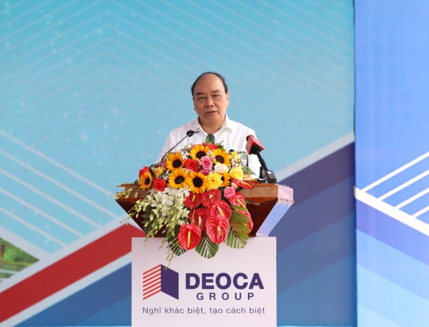 Chủ tịch nước Nguyễn Xuân Phúc phát lệnh thông xe cao tốc Trung Lương-Mỹ Thuận