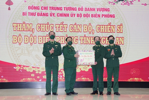 Bộ tư lệnh Bộ đội Biên phòng chúc Tết Bộ đội Biên phòng tỉnh Nghệ An