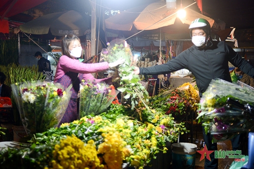 Chợ hoa đêm Hà Nội