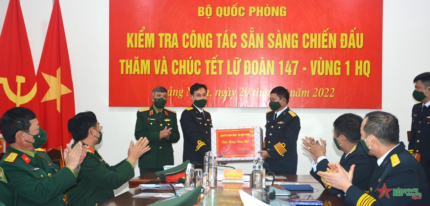 Đoàn công tác Bộ Quốc phòng kiểm tra, chúc Tết tại Lữ đoàn 147