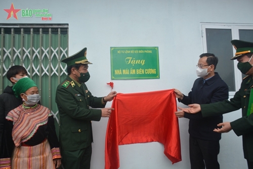 Bộ tư lệnh Bộ đội Biên phòng chúc Tết một số cơ quan, đơn vị trên địa bàn huyện Si Ma Cai