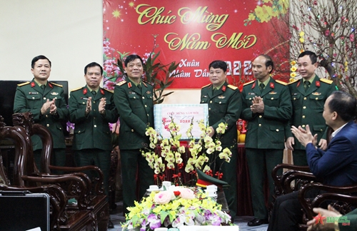 Trung tướng Ngô Minh Tiến kiểm tra, chúc Tết tại Bắc Giang