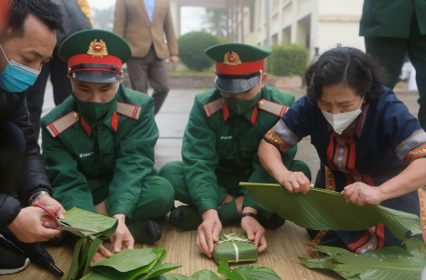 Khai mạc chương trình “Gói bánh chưng xanh cùng người nghèo ăn Tết năm 2022”