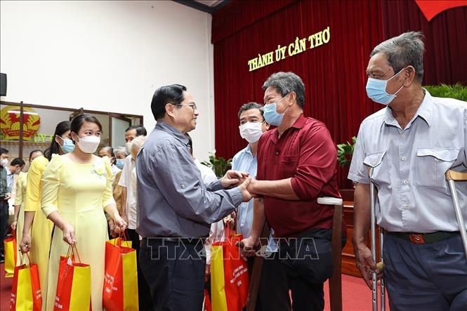Thủ tướng Phạm Minh Chính thăm, chúc Tết nhân dân, cán bộ, chiến sĩ lực lượng vũ trang thành phố Cần Thơ