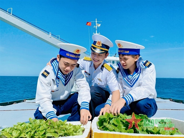 Đón Tết giữa trùng khơi Đón Tết giữa trùng khơi