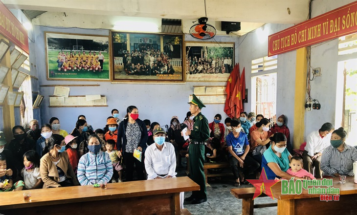 Đưa chủ trương, chính sách của Đảng, Nhà nước đến với đồng bào