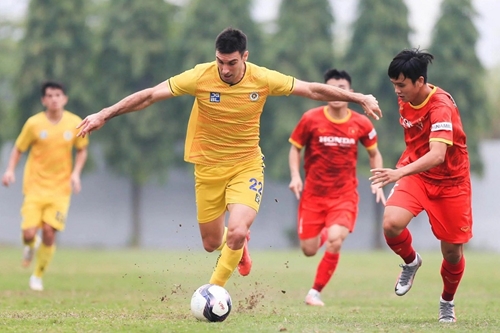 Đội tuyển U23 Việt Nam tập luyện xuyên Tết