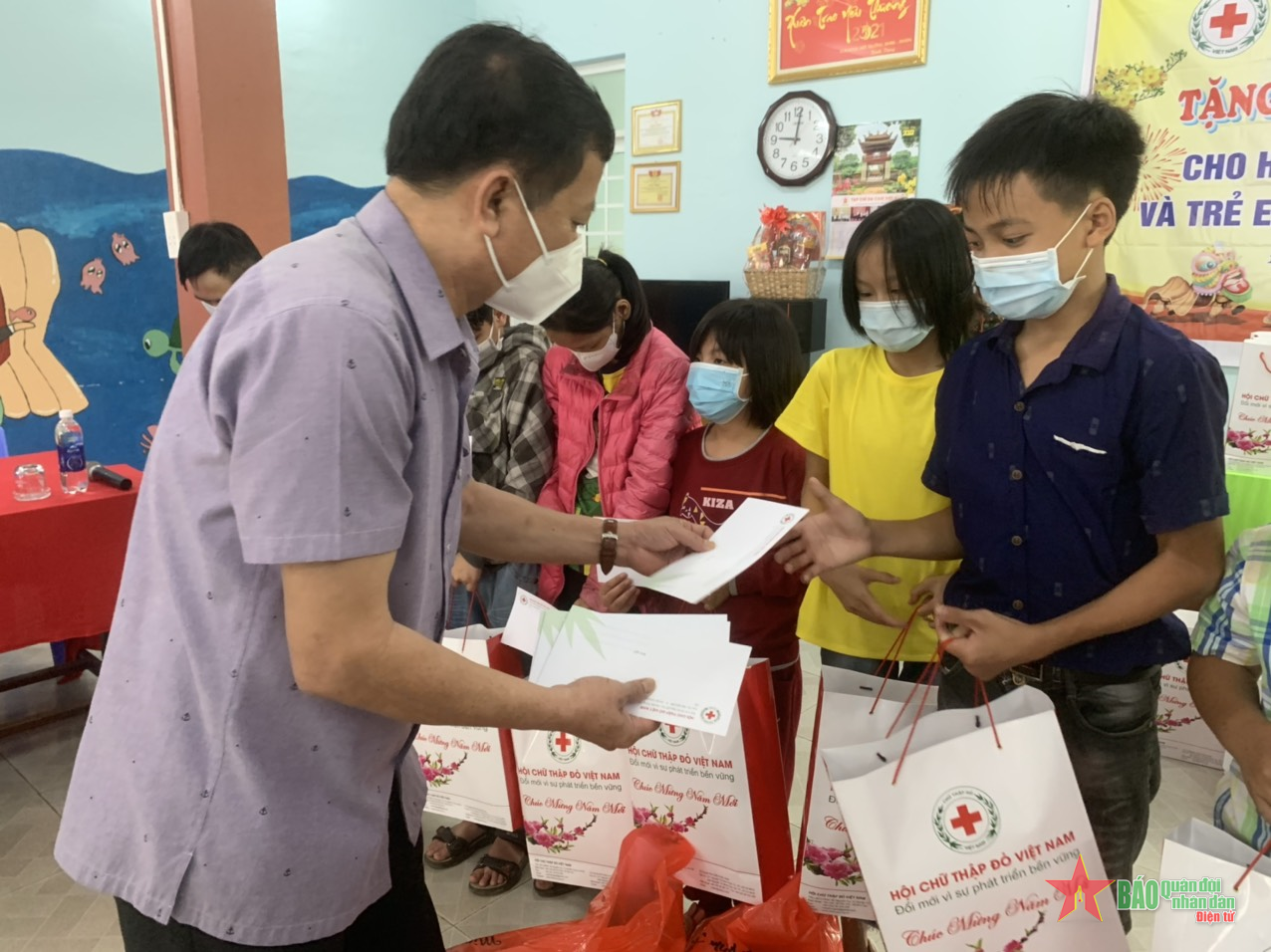 Trao quà Tết tặng nạn nhân chất độc da cam trên địa bàn TP Đà Nẵng 