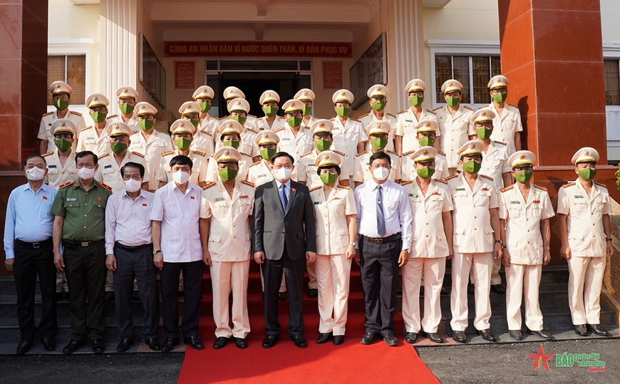 Chủ tịch Quốc hội Vương Đình Huệ thăm và chúc Tết tại tỉnh Cà Mau