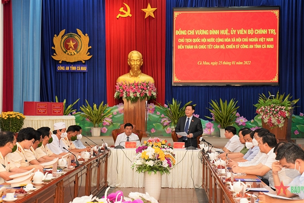 Chủ tịch Quốc hội Vương Đình Huệ thăm và chúc Tết tại tỉnh Cà Mau