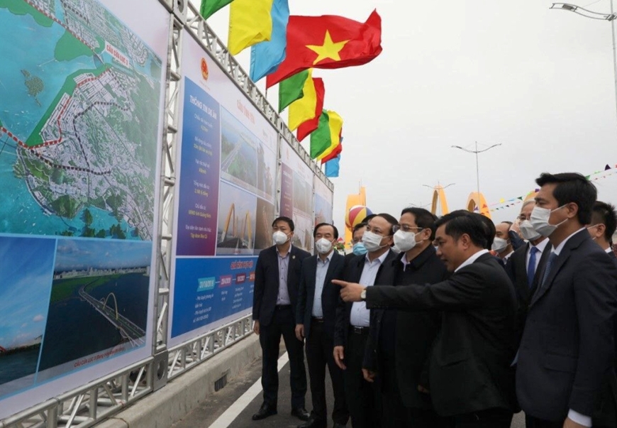 Thủ tướng Phạm Minh Chính dự khánh thành cầu Tình Yêu và đường bao biển tại Quảng Ninh