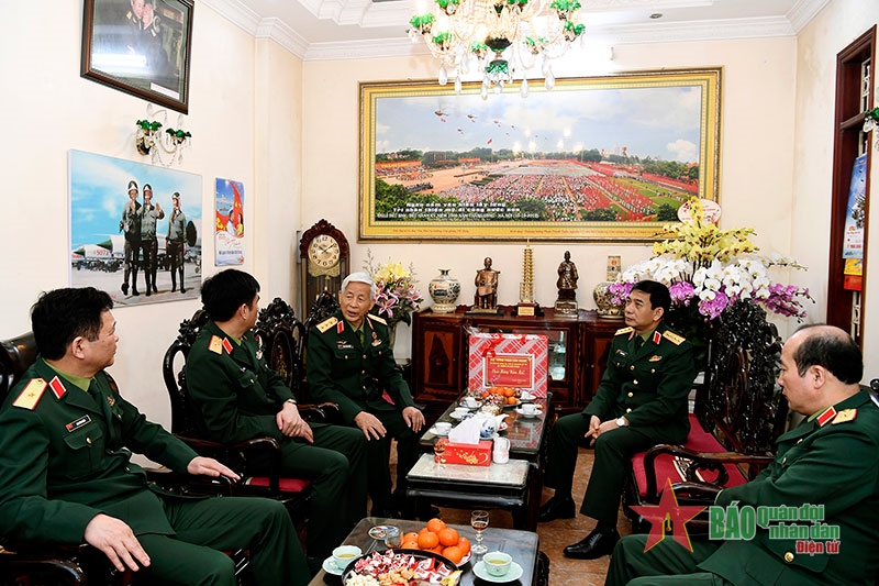 Đại tướng Phan Văn Giang thăm, chúc Tết gia đình các đồng chí nguyên lãnh đạo quân đội