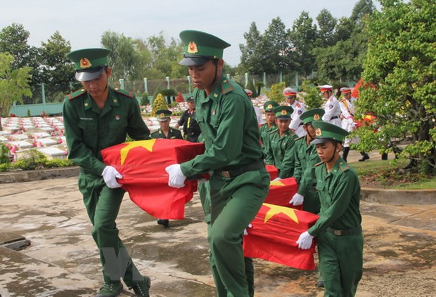 Pháp luật quy định như thế nào về việc hỗ trợ di chuyển hài cốt liệt sĩ?