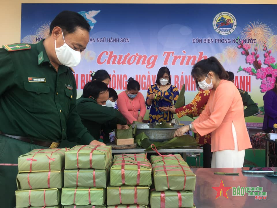 Tổ chức chương trình “Xuân Biên phòng-Ngày Hội bánh chưng xanh” tặng quà Tết người nghèo