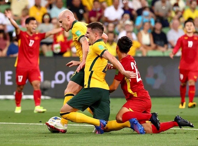 Chơi quyết tâm, đội tuyển Việt Nam vẫn thua đậm Australia