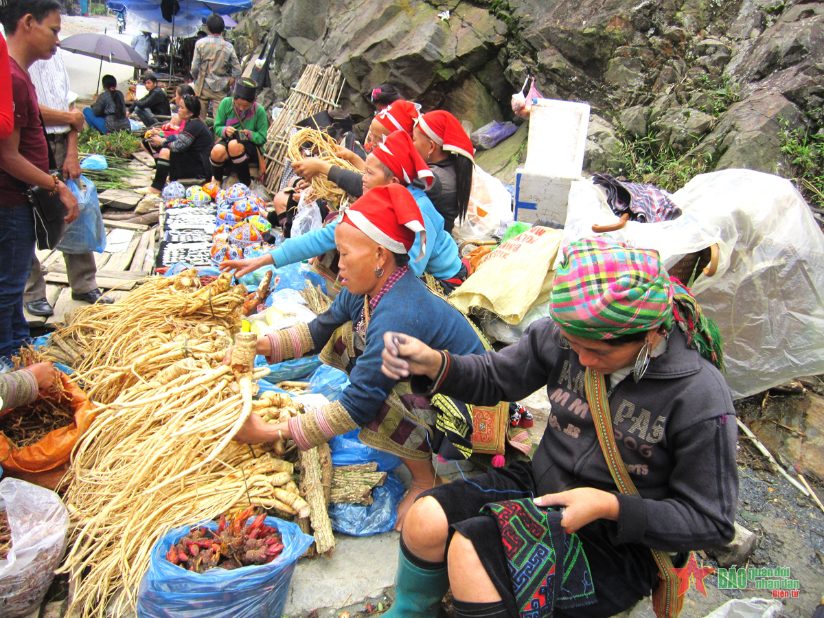 Dặt dìu phiên chợ ngày xuân