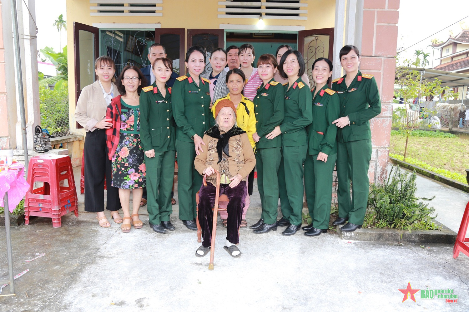 Chúng con về bên mẹ...