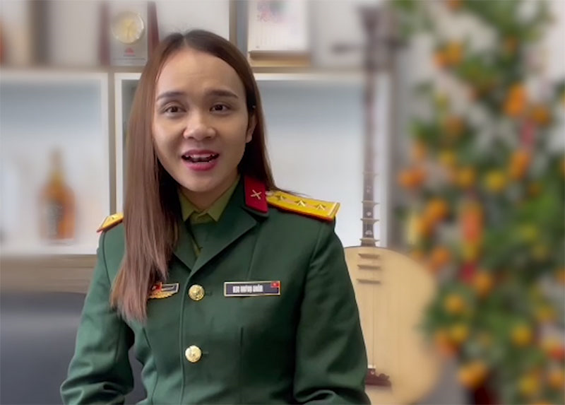 Nữ Thượng úy chia sẻ về chèo và hát chèo 