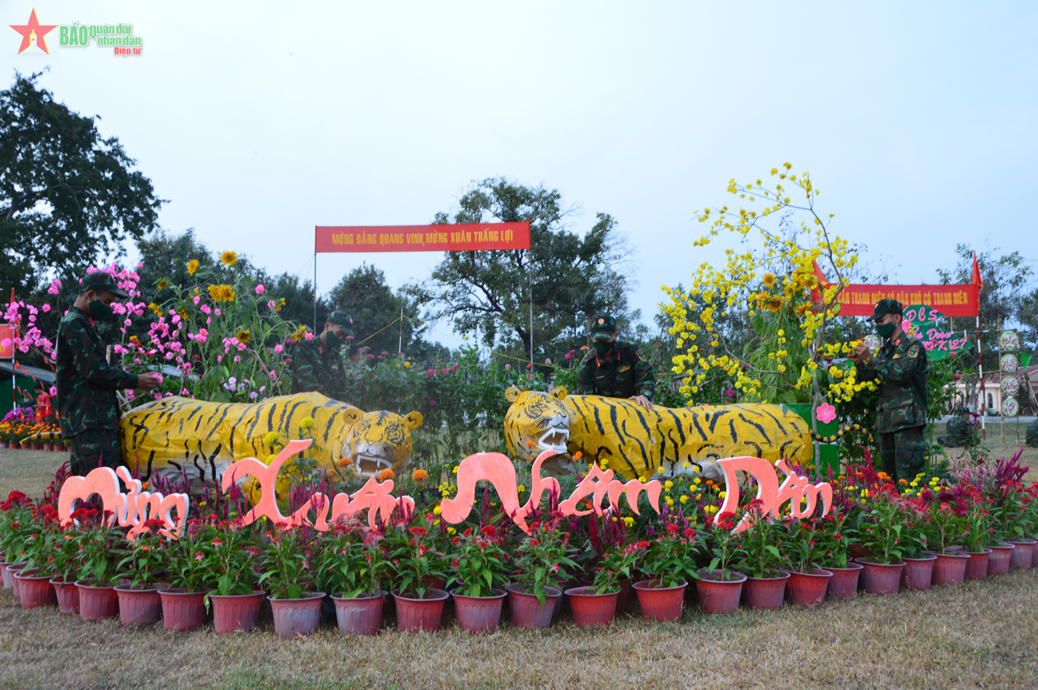  Rộn ràng Hội chợ xuân tại Sư đoàn 330, Quân khu 9