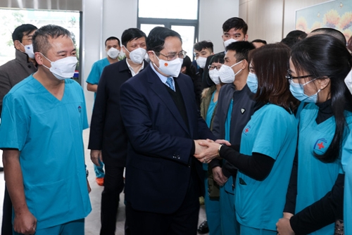 Thủ tướng Chính phủ thăm, chúc Tết đội ngũ y, bác sĩ điều trị bệnh nhân Covid-19