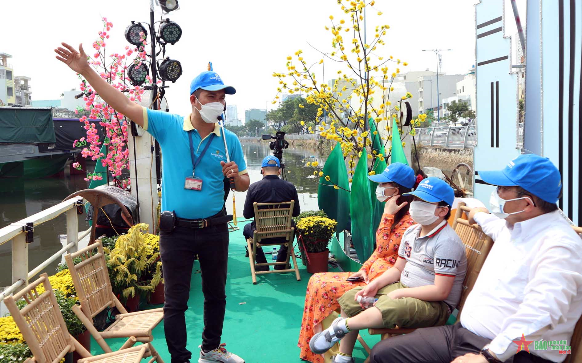 Thành phố Hồ Chí Minh: Nhiều đoàn khách du lịch xuất hành đầu năm mới