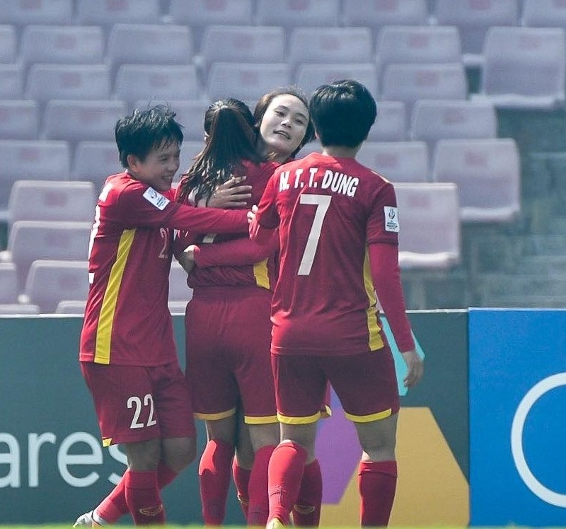   Niềm vui của các cầu thủ đội tuyển nữ Việt Nam khi dẫn trước Thái Lan 2-0. Ảnh: AFC.