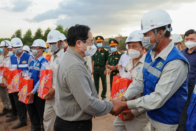 Thủ tướng Phạm Minh Chính họp với các bộ, ngành, địa phương, đơn vị liên quan đến dự án cao tốc Bắc - Nam