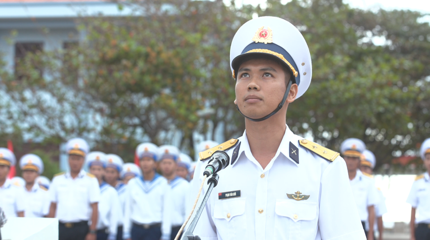 Thiêng liêng Lễ chào cờ đầu năm ở Trường Sa Thiêng liêng Lễ chào cờ đầu năm ở Trường Sa