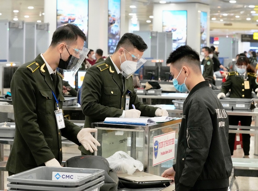 Lượng hành khách đến sân bay Nội Bài tiếp tục tăng cao giai đoạn sau Tết