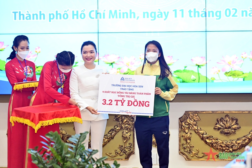 TP Hồ Chí Minh gặp gỡ, khen thưởng các nữ cầu thủ bóng đá