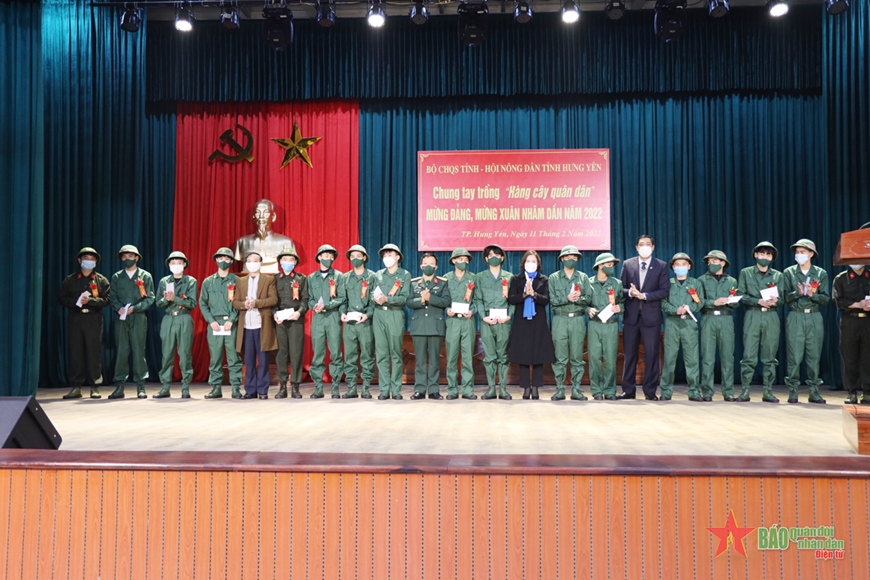 Bộ CHQS tỉnh Hưng Yên phối hợp phát động trồng “hàng cây quân dân”
