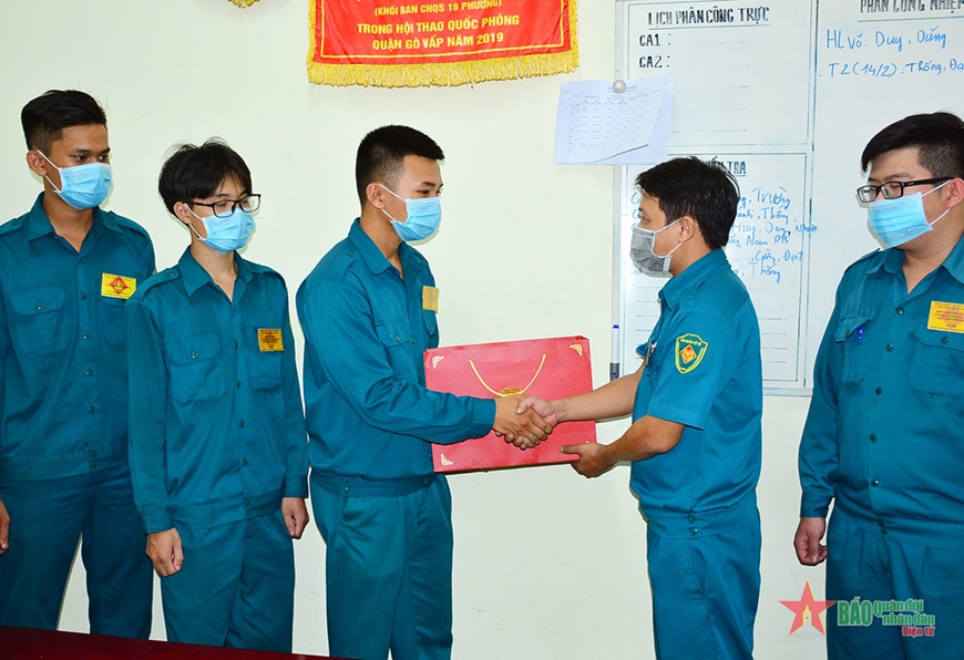 Đảng viên trẻ tình nguyện nhập ngũ