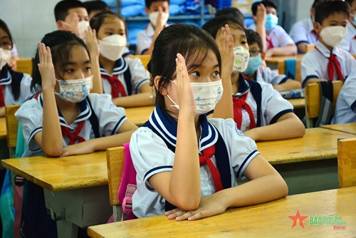 Học sinh từ lớp 1 đến lớp 6 tại TP Hồ Chí Minh chính thức đi học trực tiếp tại trường