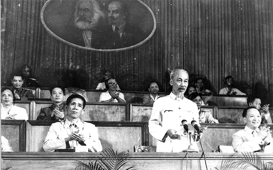 Ngày 21-2-1958: Bác căn dặn “lập kế hoạch phòng không nhân dân”
