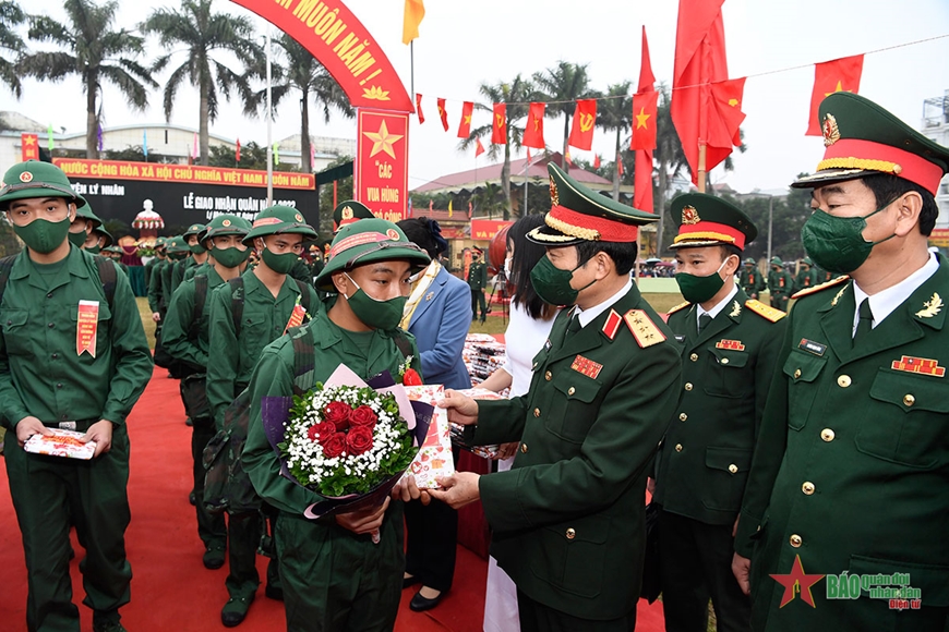 Thượng tướng Nguyễn Tân Cương dự Lễ giao nhận quân năm 2022 tại Hà Nam