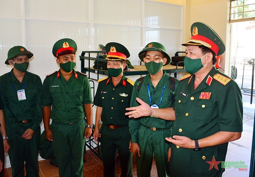 Bộ Quốc phòng kiểm tra công tác tiếp nhận chiến sĩ mới tại tỉnh Bình Dương 