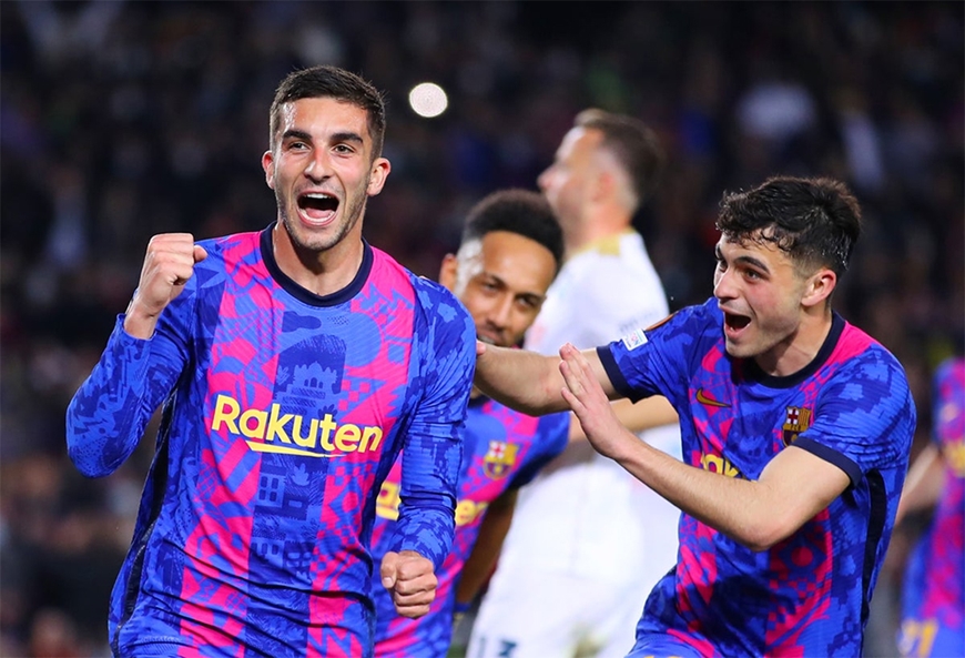 Lượt đi vòng play-off Europa League: Barca hòa nhạt Napoli