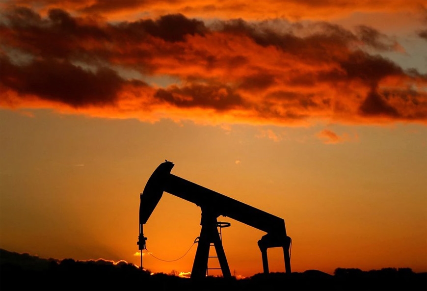Giá xăng dầu hôm nay 18-2: Dầu tiếp đà “lao dốc” xuống dưới 93 USD/thùng